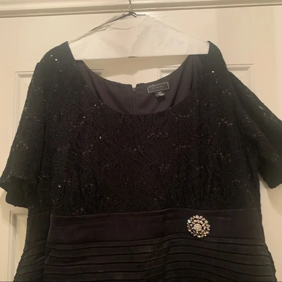 Black Cocktail Dress - Picture 5 of 7